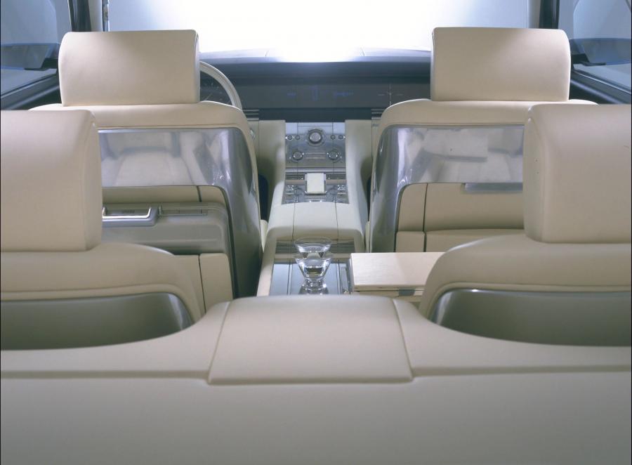  Lincoln Continental Concept 2002 года  (фото 18 из 36)